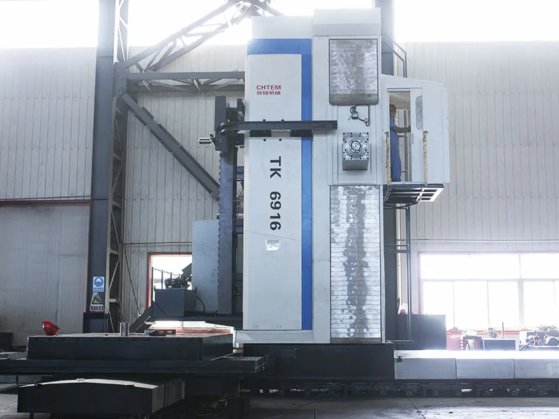 Фрезерно-расточной станок с ЧПУ напольного типа