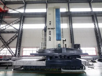 Фрезерно-расточной станок с ЧПУ напольного типа TK6920