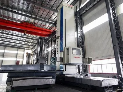 Фрезерно-расточной станок с ЧПУ напольного типа TK6920