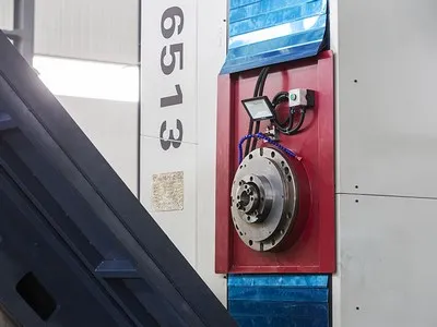 Фрезерно-расточный станок с ЧПУ и поперечно-подвижным столом