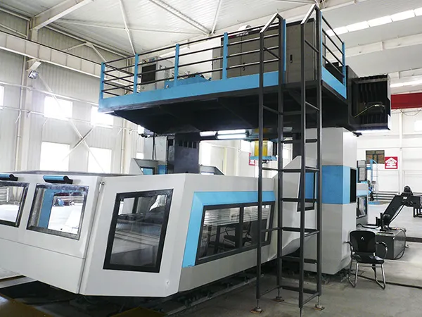 Фрезерно-расточный станок портального типа (неподвижная траверса, подвижный стол)