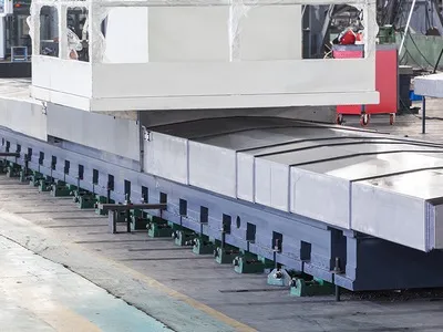 Фрезерно-расточный станок портального типа (подвижная траверса, неподвижный стол)